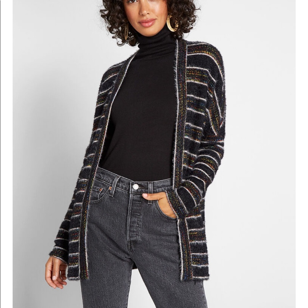 ⭐️Closet Closing Price⭐️ Fuzzy Sweater
